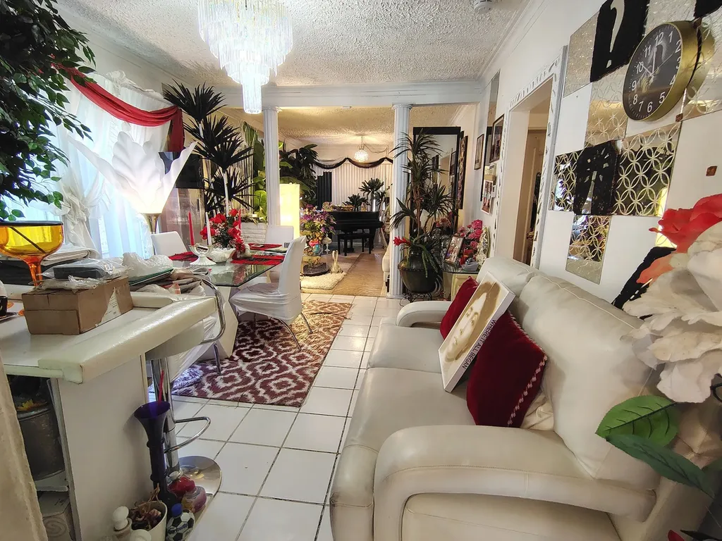 4831 West Haddon Avenue Chicago IL 60651