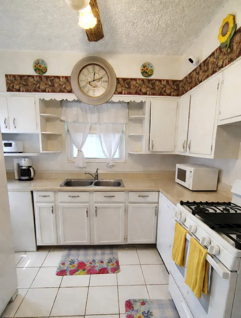 4831 West Haddon Avenue Chicago IL 60651