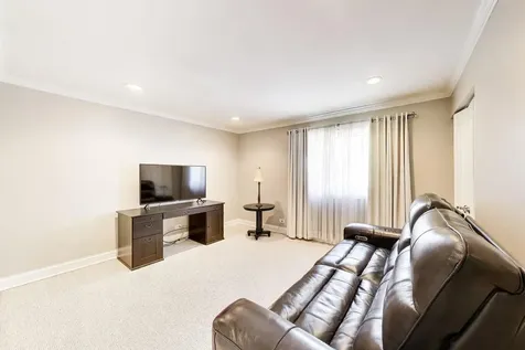 1631 East Greenwood Drive Mount Prospect IL 60056