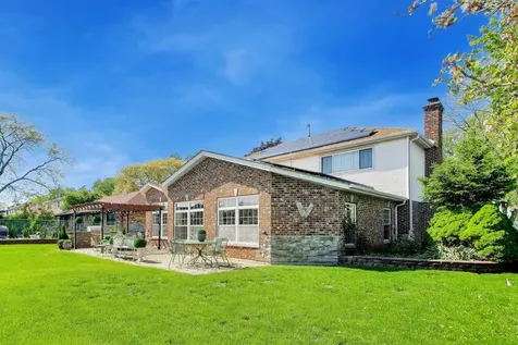 1631 East Greenwood Drive Mount Prospect IL 60056