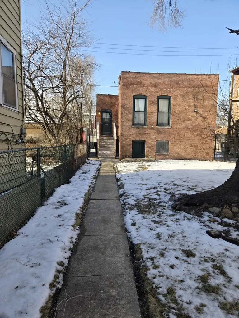 7204 South Rhodes Avenue Chicago IL 60619