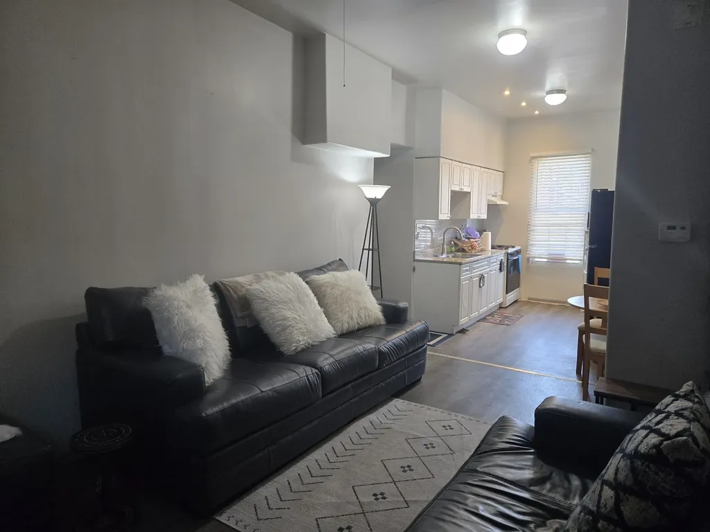 7204 South Rhodes Avenue Chicago IL 60619