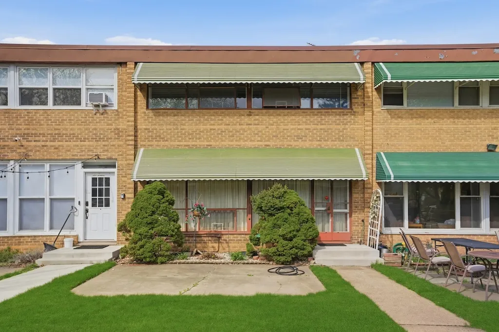 2711 West Balmoral Avenue Chicago IL 60625