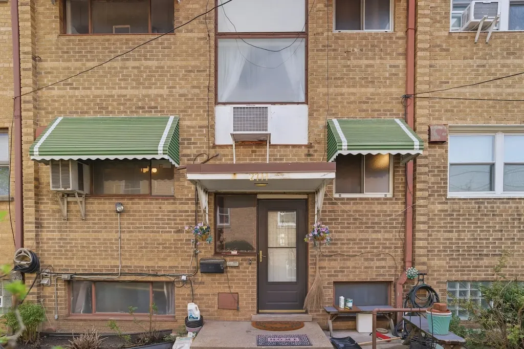 2711 West Balmoral Avenue Chicago IL 60625
