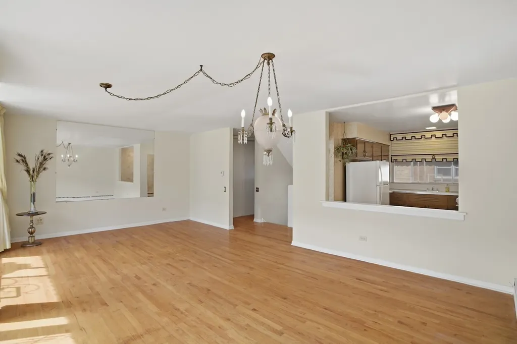 2711 West Balmoral Avenue Chicago IL 60625