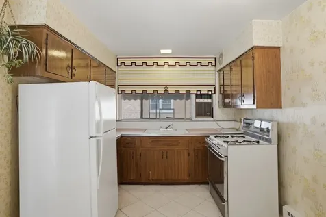2711 West Balmoral Avenue Chicago IL 60625