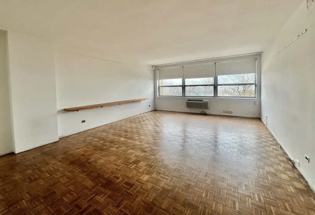 5530 South Shore Drive Chicago IL 60637