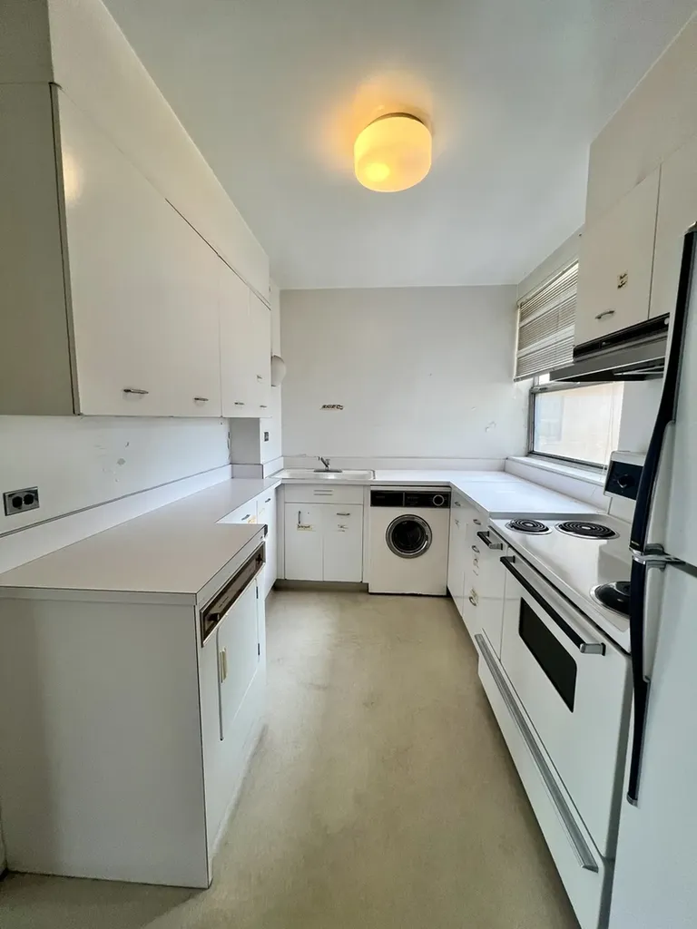5530 South Shore Drive Chicago IL 60637