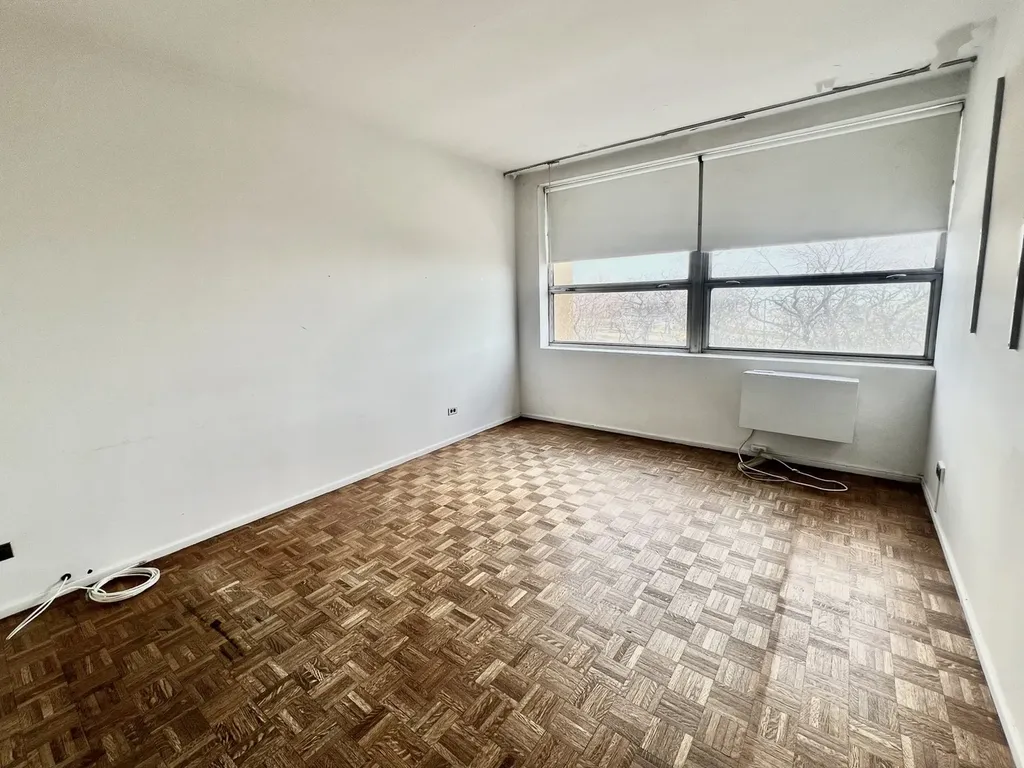 5530 South Shore Drive Chicago IL 60637