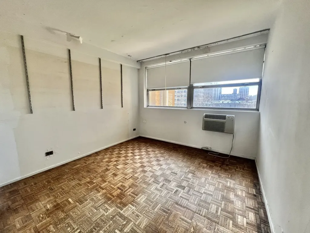 5530 South Shore Drive Chicago IL 60637