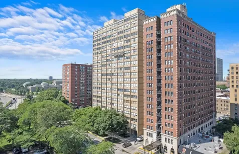 5530 South Shore Drive Chicago IL 60637