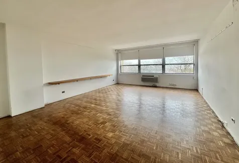 5530 South Shore Drive Chicago IL 60637