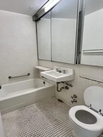 5530 South Shore Drive Chicago IL 60637