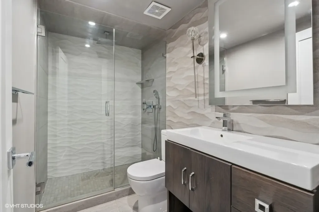 163 West Division Street Chicago IL 60610