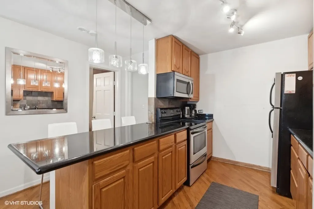 163 West Division Street Chicago IL 60610