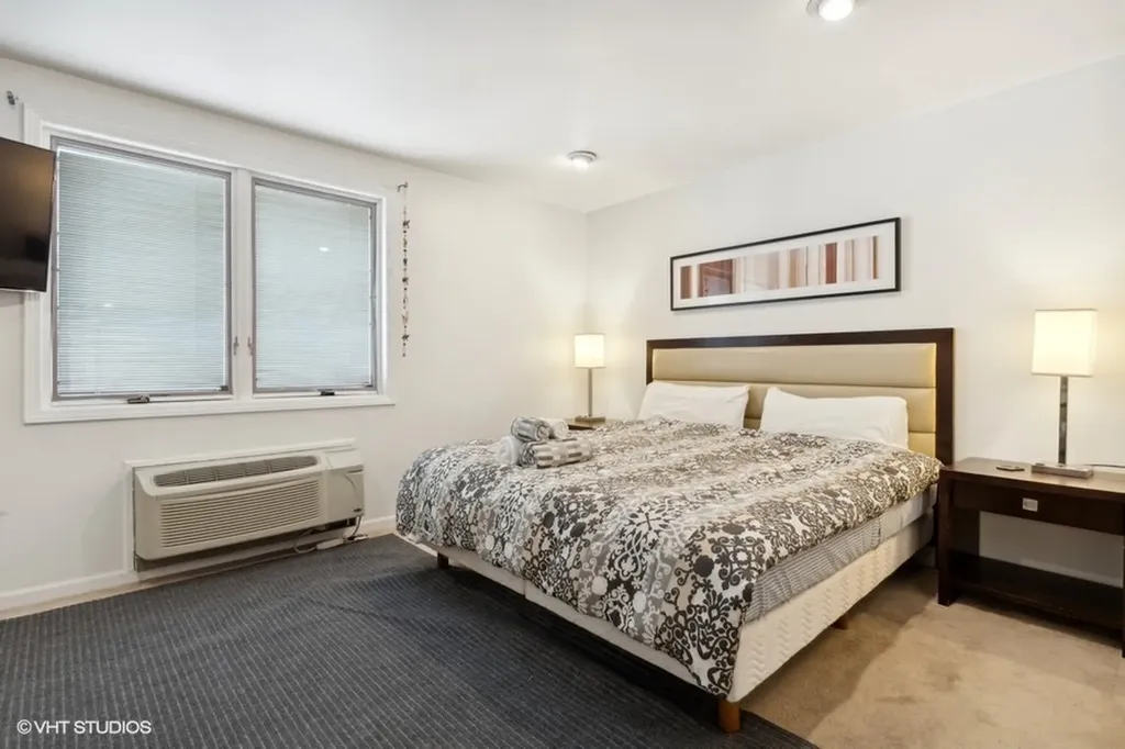 163 West Division Street Chicago IL 60610