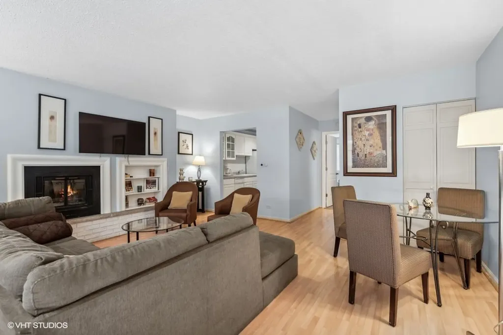 163 West Division Street Chicago IL 60610