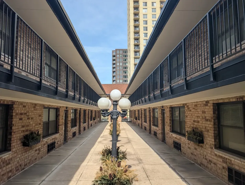 163 West Division Street Chicago IL 60610