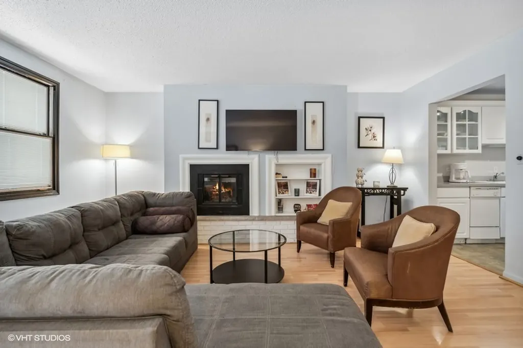 163 West Division Street Chicago IL 60610