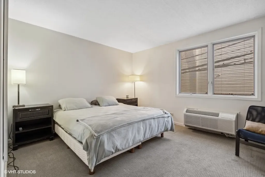 163 West Division Street Chicago IL 60610