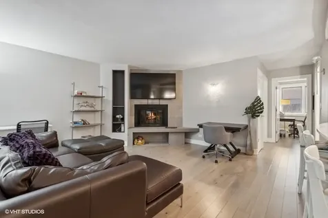 163 West Division Street Chicago IL 60610