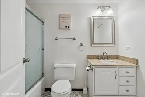 163 West Division Street Chicago IL 60610