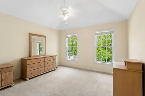 864 Wingfoot Drive North Aurora IL 60542