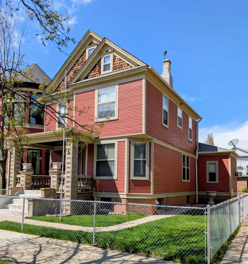 2026 West Leland Avenue Chicago IL 60625
