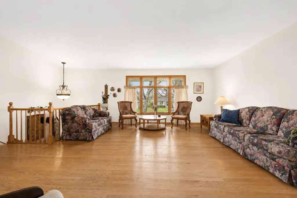 8537 Walnut Avenue Orland Park IL 60462