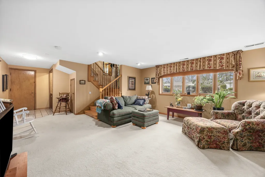 8537 Walnut Avenue Orland Park IL 60462