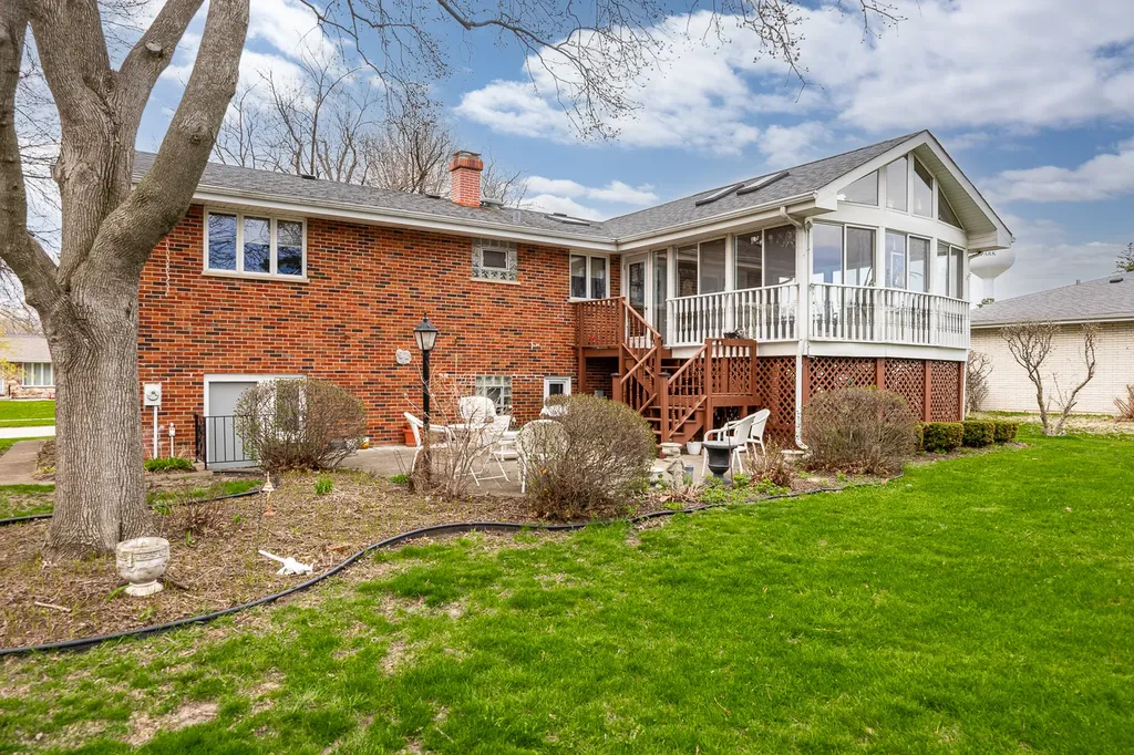 8537 Walnut Avenue Orland Park IL 60462