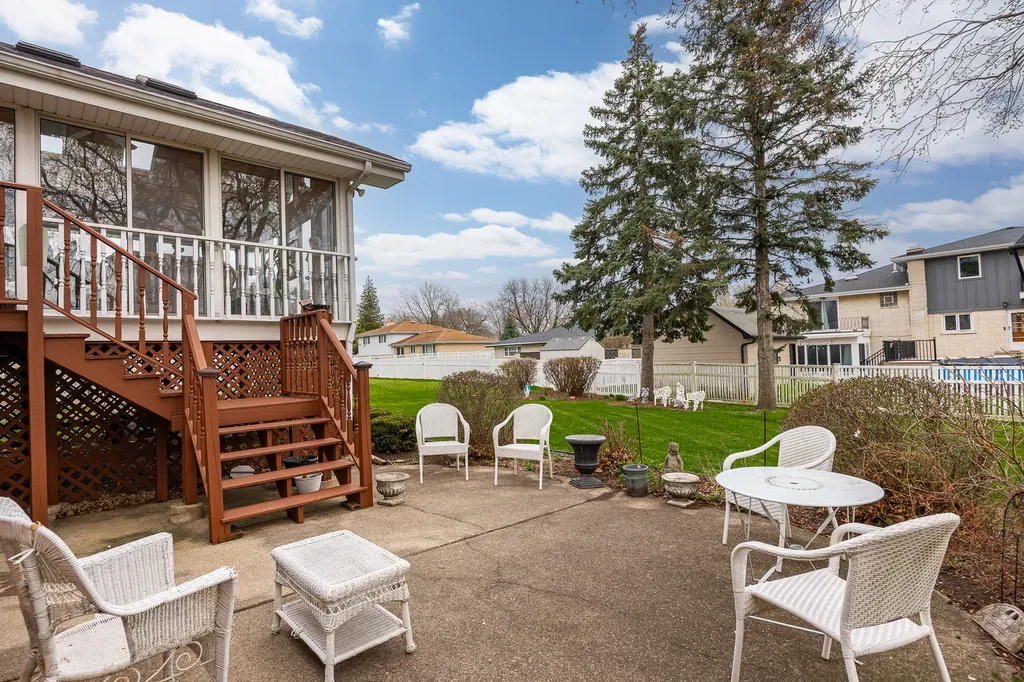 8537 Walnut Avenue Orland Park IL 60462