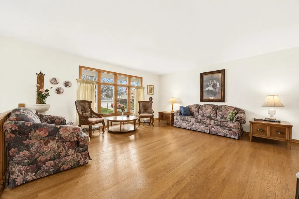 8537 Walnut Avenue Orland Park IL 60462
