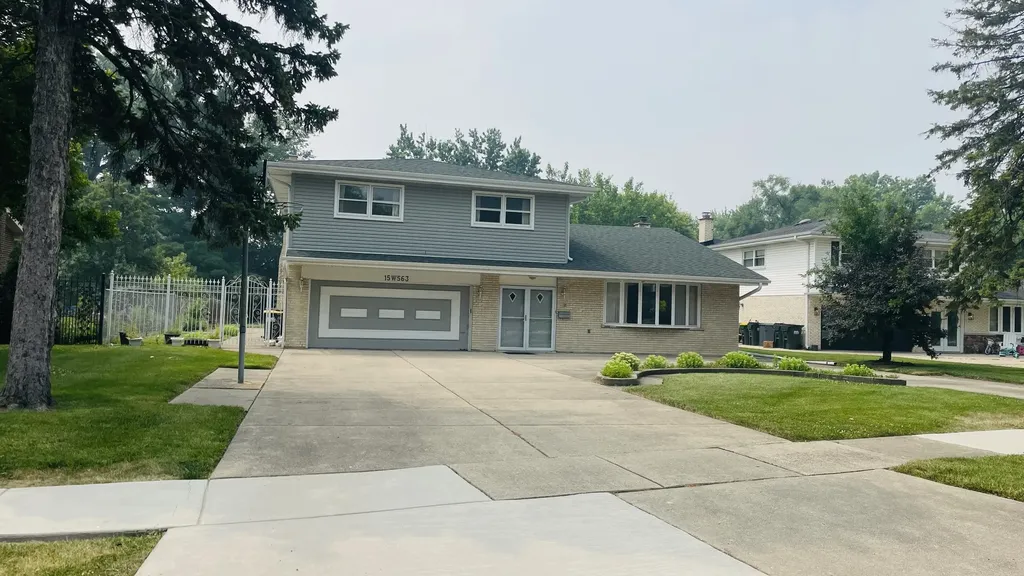 15W563 Diversey Avenue Elmhurst IL 60126