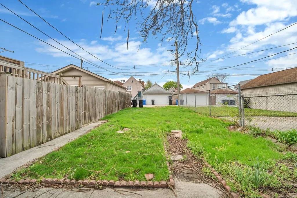511 West 45th Street Chicago IL 60609
