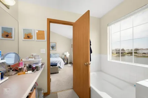 1827 Golden Gate Lane Naperville IL 60563