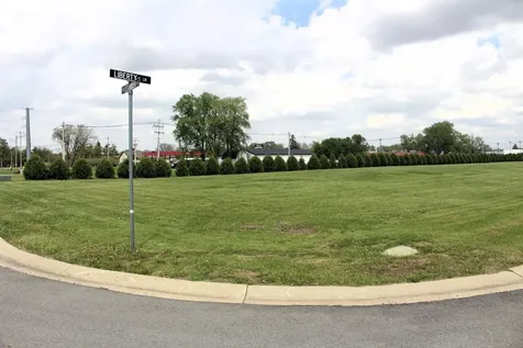 34 Liberty Lane Clinton IL 61727