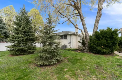 9712 South Kolmar Avenue Oak Lawn IL 60453