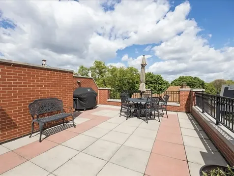 10 East Burlington Street Riverside IL 60546