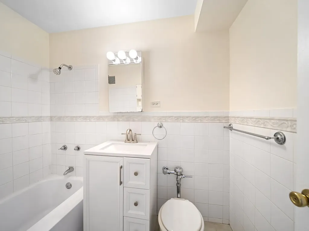 6030 North Sheridan Road Chicago IL 60660