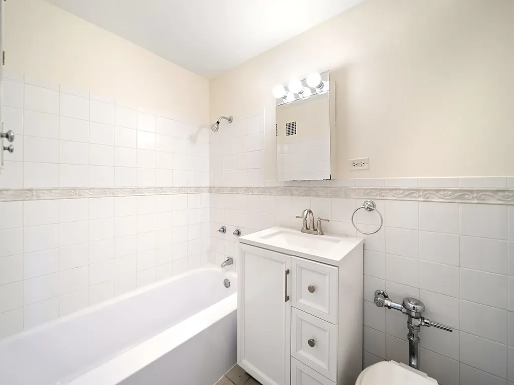 6030 North Sheridan Road Chicago IL 60660