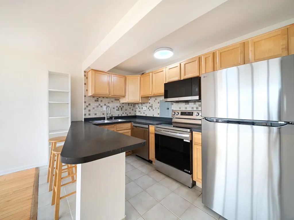 6030 North Sheridan Road Chicago IL 60660