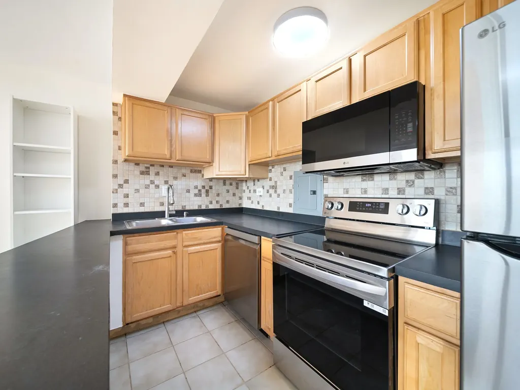 6030 North Sheridan Road Chicago IL 60660