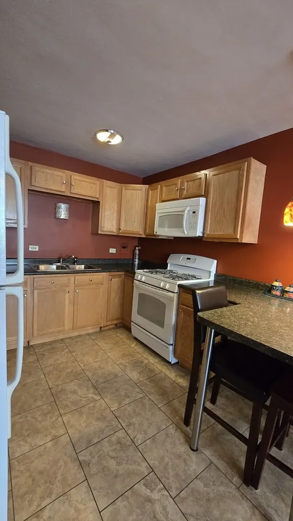 2411 West Balmoral Avenue Chicago IL 60625