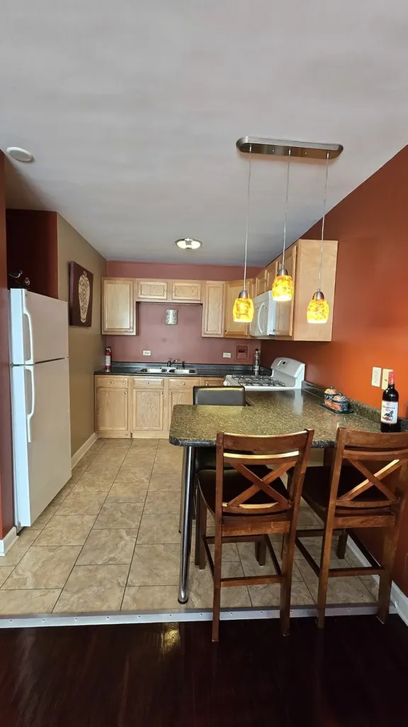 2411 West Balmoral Avenue Chicago IL 60625