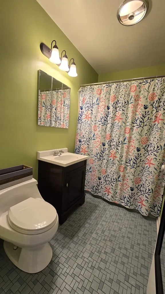 2411 West Balmoral Avenue Chicago IL 60625