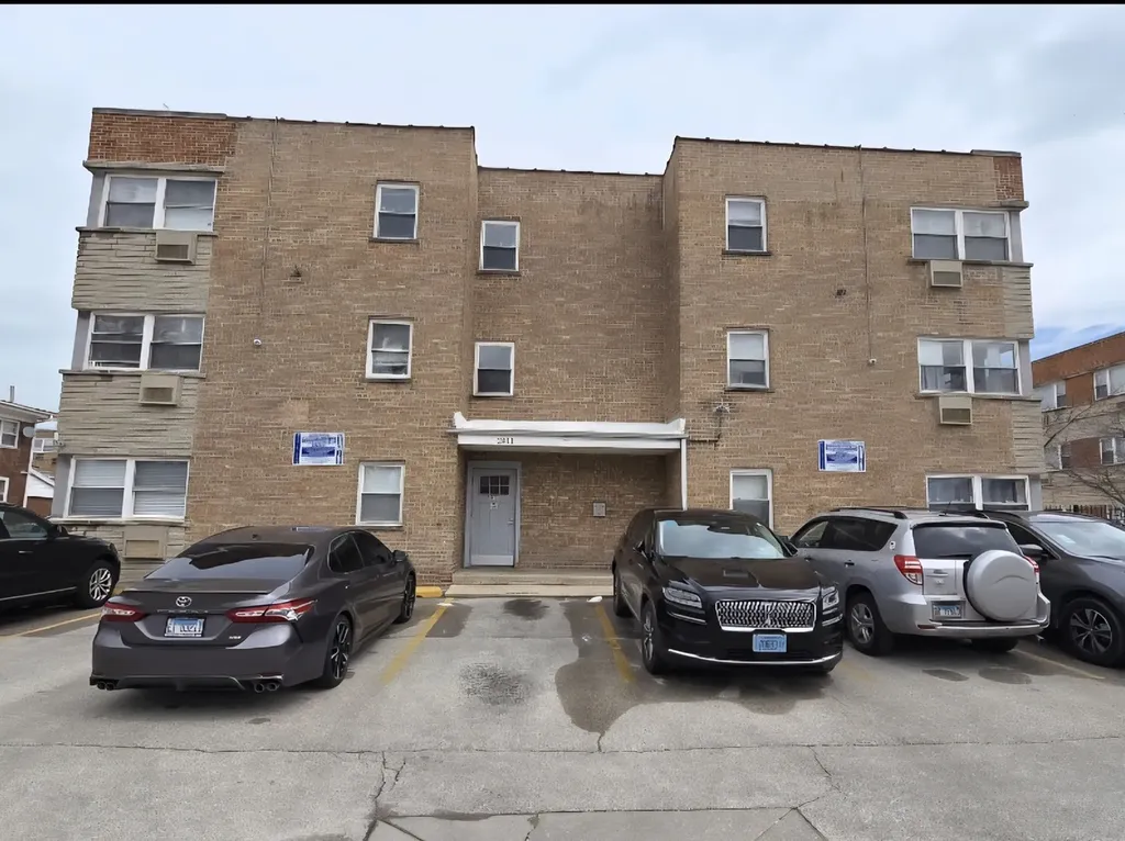 2411 West Balmoral Avenue Chicago IL 60625