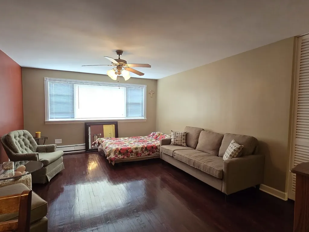 2411 West Balmoral Avenue Chicago IL 60625