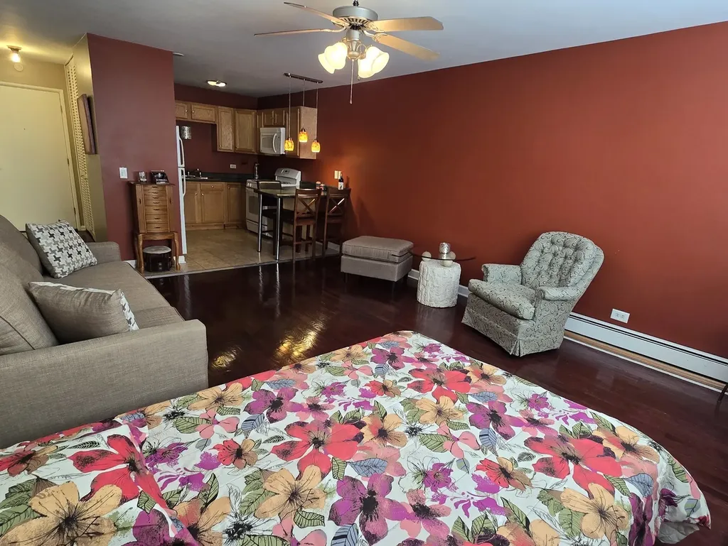 2411 West Balmoral Avenue Chicago IL 60625