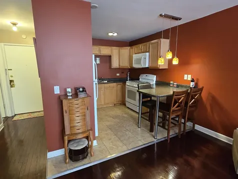 2411 West Balmoral Avenue Chicago IL 60625